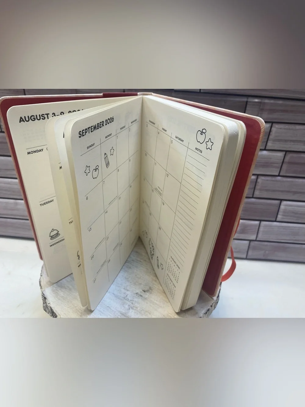 Hello Kitty ❤️ Monthly 17 months Planner Aug.2026 to Dec.2027 Cognac NEW